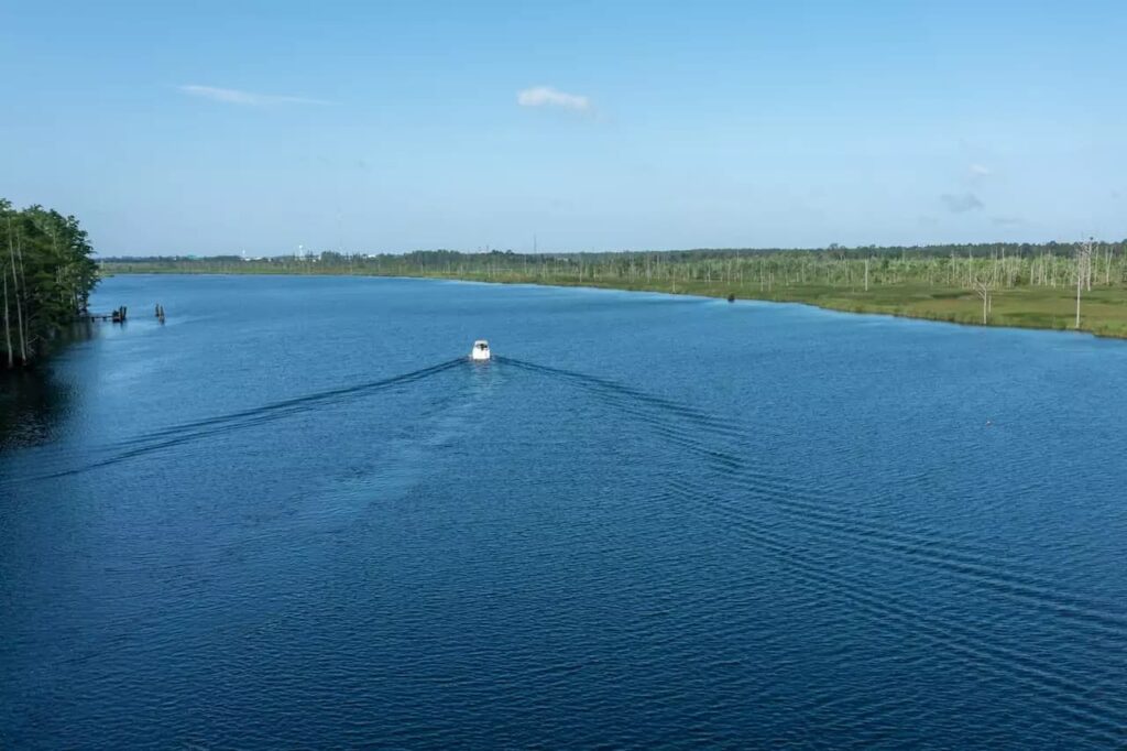 river bluffs marina