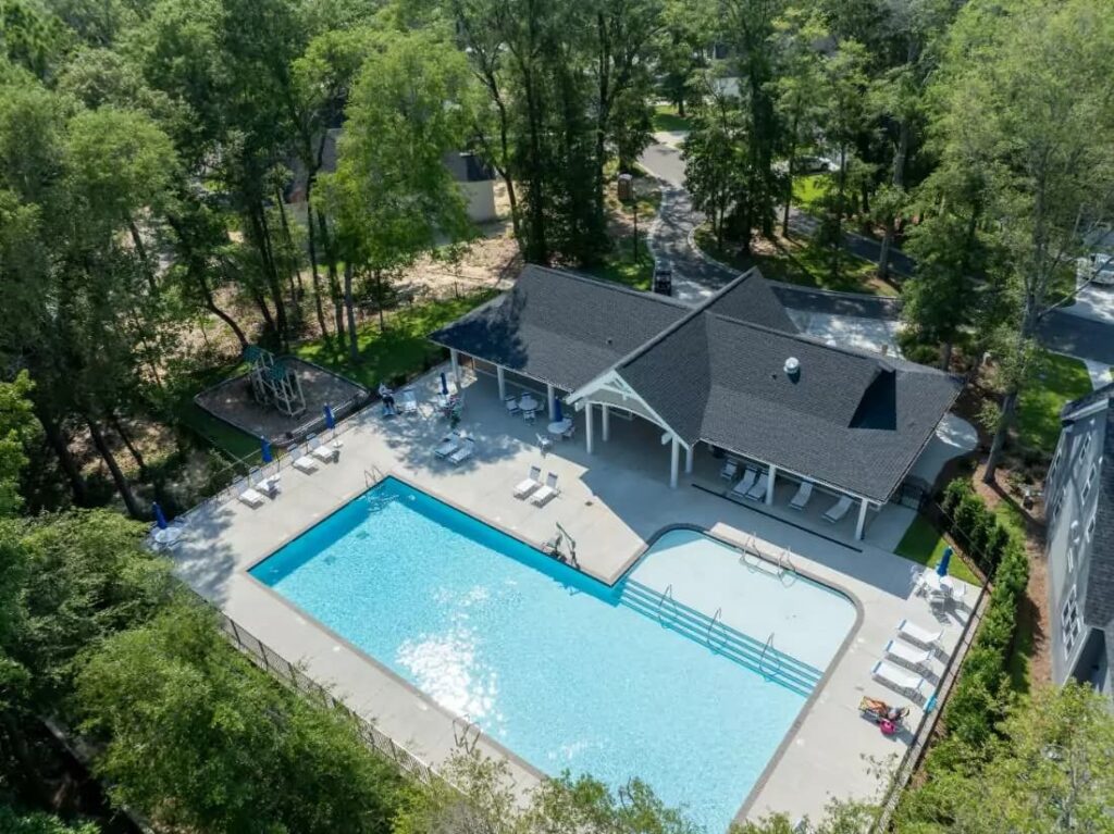 River-Bluffs-Pool