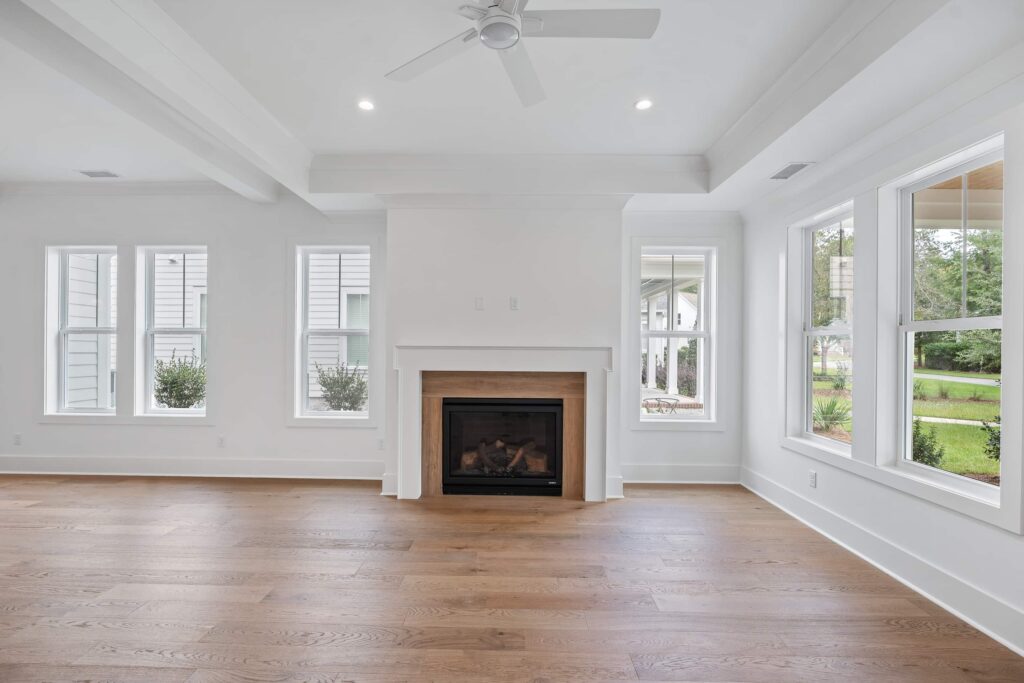 305 Jenoa Dr living room